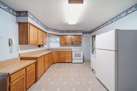 Kitchen - 4024 County Farm Rd, Jackson, MI 49201 photo 1 of 3
