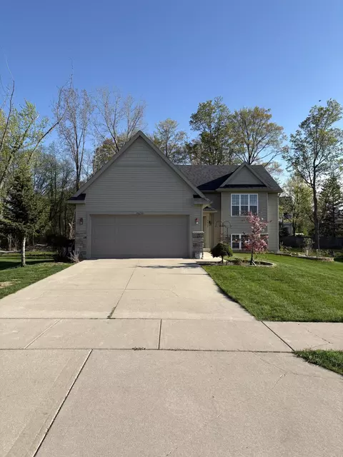 4630 Cider Wood Dr NW, Walker, MI 49534