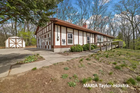 17844 136th Ave, Nunica, MI 49448