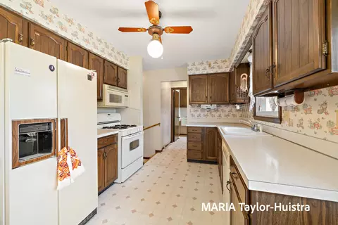 17844 136th Ave, Nunica, MI 49448