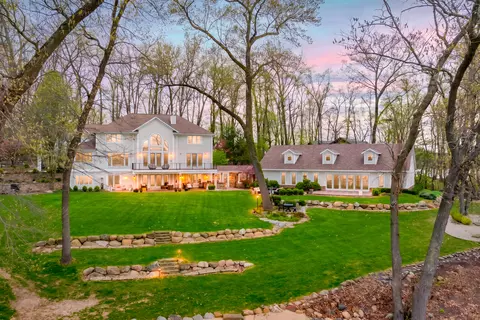 14286 Peninsula Dr, Galesburg, MI 49053