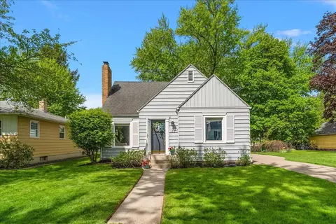 1331 Hillcrest Ave NW, Grand Rapids, MI 49504