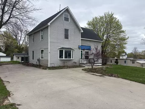 206 E 6th St, Marion, MI 49665