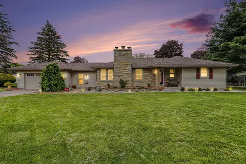 210 Maplecrest Ave, Sturgis, MI 49091