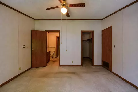 Bedroom - 2900 Pointer Dr, Saginaw, MI 48609 photo 6 of 23