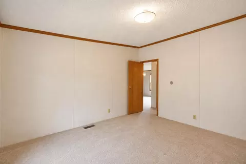 Bedroom - 2900 Pointer Dr, Saginaw, MI 48609 photo 14 of 23