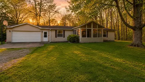 2900 Pointer Dr, Saginaw, MI 48609