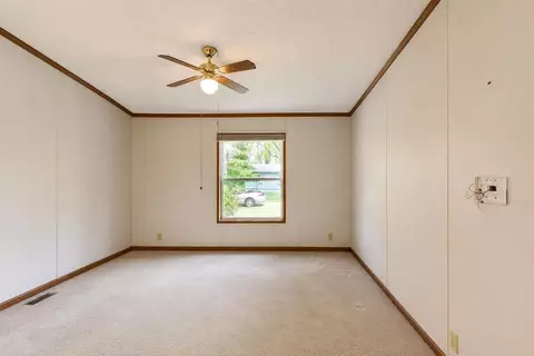 Bedroom - 2900 Pointer Dr, Saginaw, MI 48609 photo 11 of 23