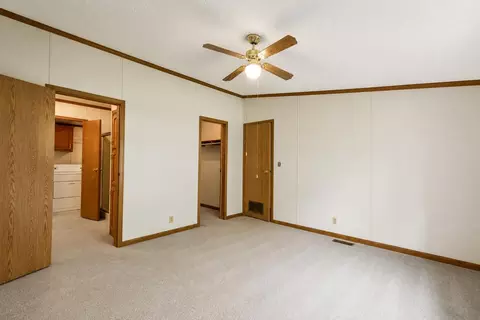 Bedroom - 2900 Pointer Dr, Saginaw, MI 48609 photo 10 of 23