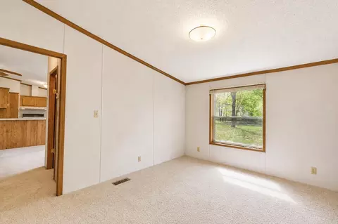 Bedroom - 2900 Pointer Dr, Saginaw, MI 48609 photo 23 of 23