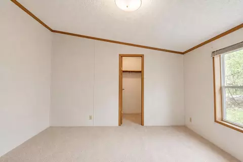 Bedroom - 2900 Pointer Dr, Saginaw, MI 48609 photo 17 of 23