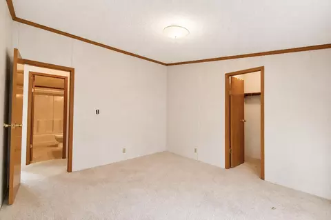 Bedroom - 2900 Pointer Dr, Saginaw, MI 48609 photo 16 of 23
