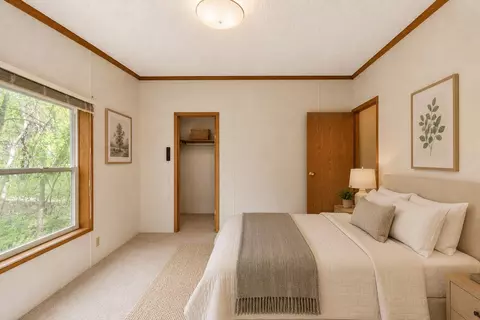 Bedroom - 2900 Pointer Dr, Saginaw, MI 48609 photo 2 of 23