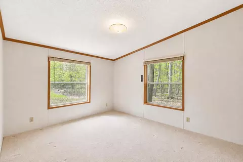 Bedroom - 2900 Pointer Dr, Saginaw, MI 48609 photo 18 of 23