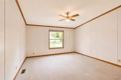 Bedroom - 2900 Pointer Dr, Saginaw, MI 48609 photo 9 of 23