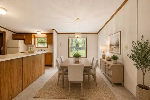 Dining - 2900 Pointer Dr, Saginaw, MI 48609 photo 1 of 4