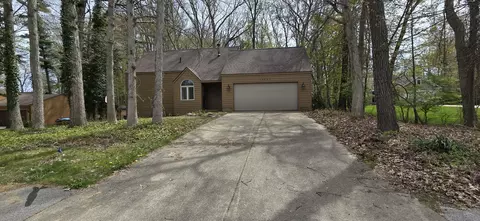 15460 Kelly St, Spring Lake, MI 49456