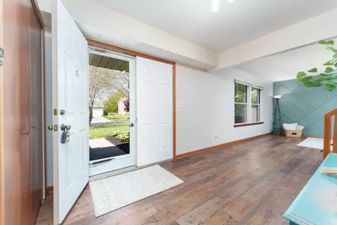 Entry Way - 6727 Robison Ln, Saline, MI 48176 photo 2 of 4