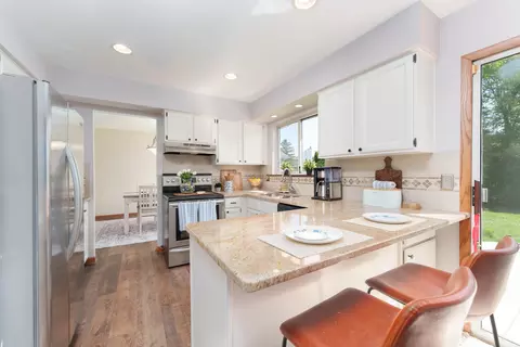 Kitchen - 6727 Robison Ln, Saline, MI 48176 photo 2 of 3