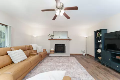 Living - 6727 Robison Ln, Saline, MI 48176 photo 6 of 8