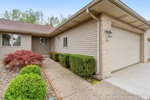 933 Amber View Dr SW, Byron Center, MI 49315