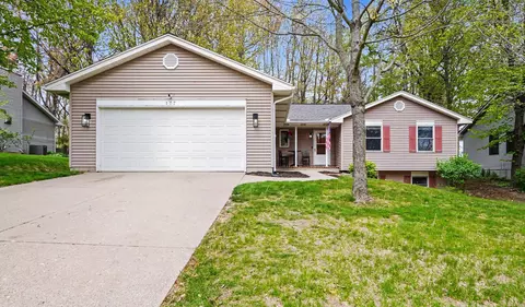 177 Glen Eagle Dr NE, Rockford, MI 49341