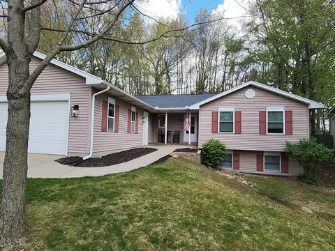 177 Glen Eagle Dr NE, Rockford, MI 49341