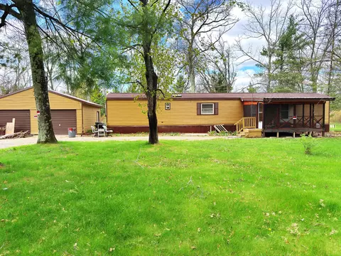 9189 S Oakland Dr, Baldwin, MI 49304