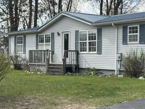 5206 S Riverview Dr, Lake City, MI 49651