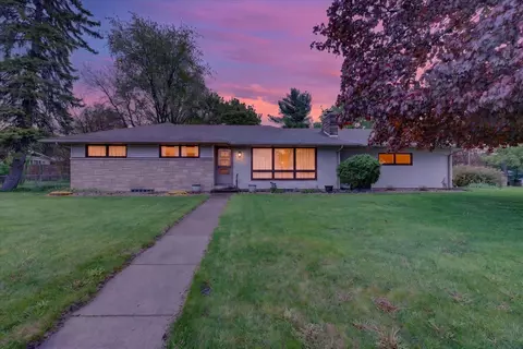 814 N Drake Rd, Kalamazoo, MI 49006