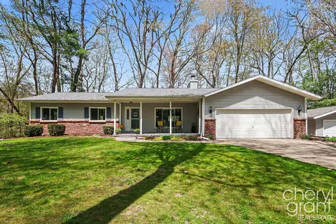 3047 Rogue Hollow Ct NE, Belmont, MI 49306
