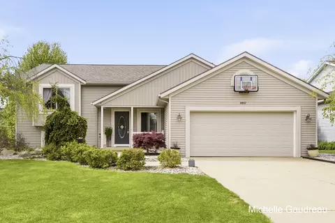 8997 Lenter Dr SE, Caledonia, MI 49316