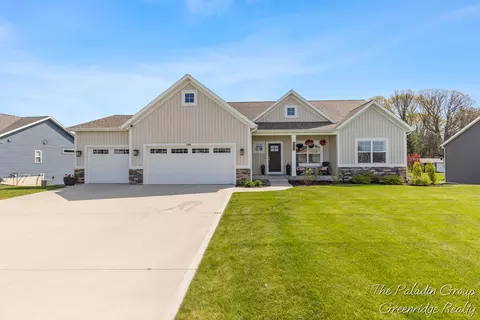9404 Shoreway Dr, West Olive, MI 49460