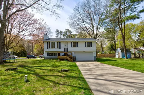 17160 5th St, Holland, MI 49424