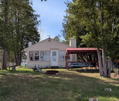 8791 S Old State Ave, Farwell, MI 48622
