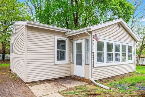 2417 Crest Ave, Jackson, MI 49203
