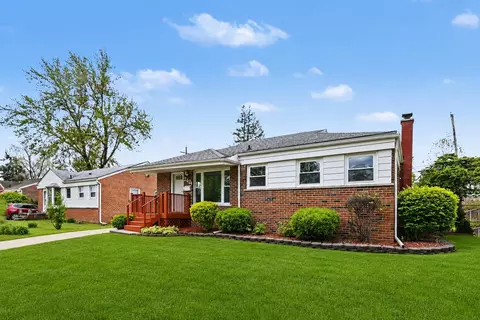 2421 Barstow Rd, Lansing, MI 48906