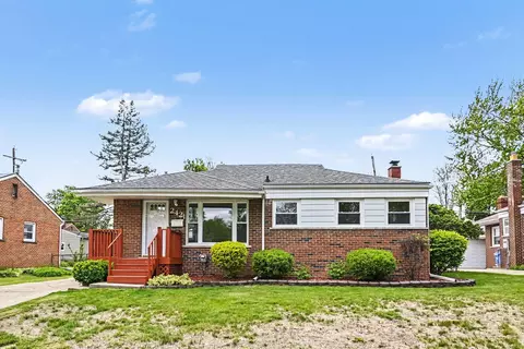 2421 Barstow Rd, Lansing, MI 48906