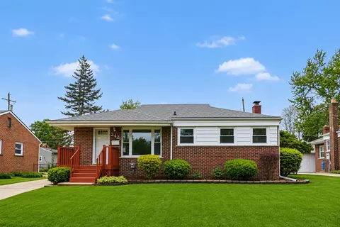 2421 Barstow Rd, Lansing, MI 48906