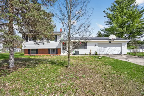 18140 Stevens Ct, Big Rapids, MI 49307