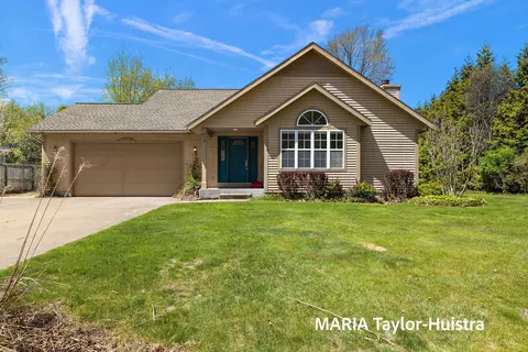 3689 Whispering Woods Dr, Muskegon, MI 49444