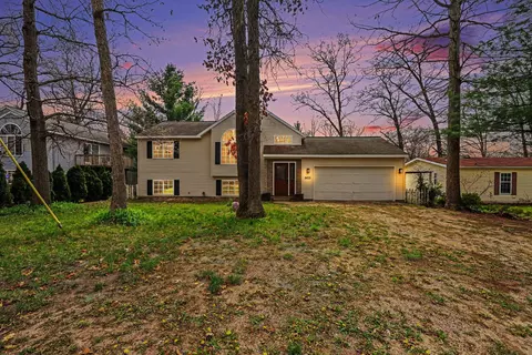 8433 Cochise Dr, Howard City, MI 49329