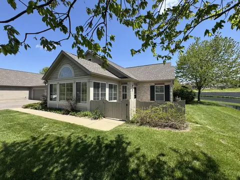 2406 Bluestone Cir, Kalamazoo, MI 49009