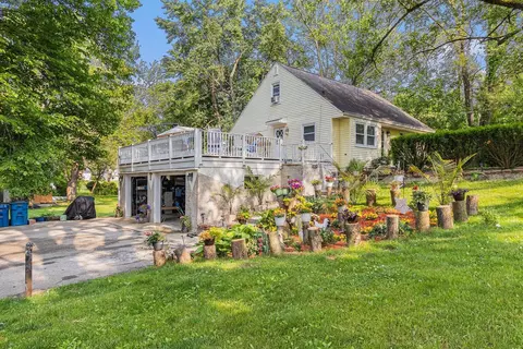 3104 Courtlandt Ave, Kalamazoo, MI 49004