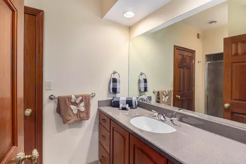 Bath - 9991 Kaiser Rd, Saline, MI 48176 photo 2 of 6