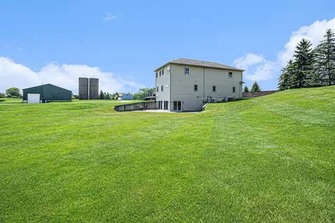 Exterior - 9991 Kaiser Rd, Saline, MI 48176 photo 1 of 8