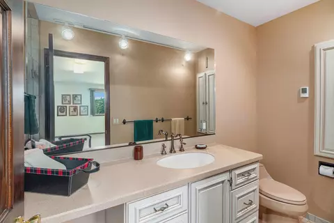 Bath - 9991 Kaiser Rd, Saline, MI 48176 photo 3 of 6