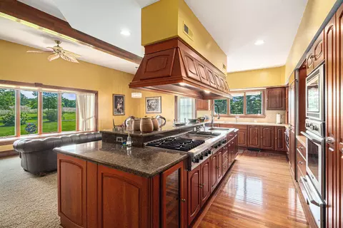 Kitchen - 9991 Kaiser Rd, Saline, MI 48176 photo 3 of 4