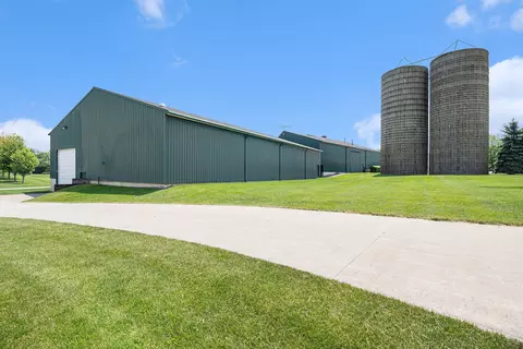 Exterior - 9991 Kaiser Rd, Saline, MI 48176 photo 3 of 8