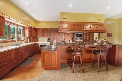 Kitchen - 9991 Kaiser Rd, Saline, MI 48176 photo 2 of 4
